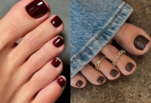 Unhas dos pés com esmaltes vinho e marrom cacau, tendências do inverno