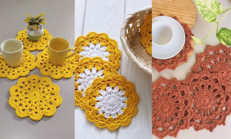 Modelos variados de porta-copos de crochê feitos à mão com pontos abertos e acabamento delicado