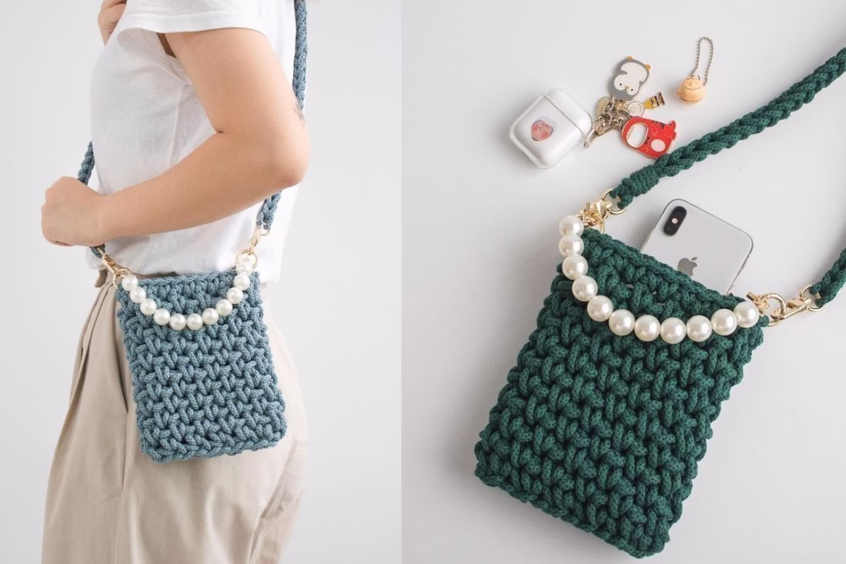Bolsinhas de crochê com alça e detalhe em pérolas, ideais para iniciantes