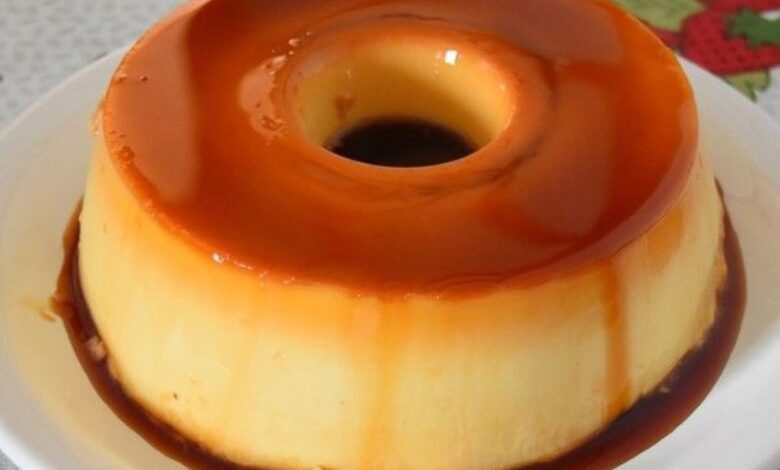 Pudim de leite com calda de caramelo ilustrado