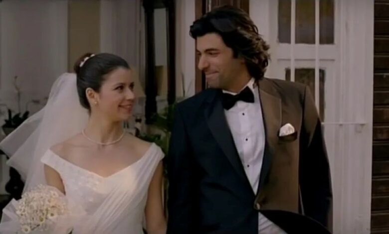 Casal protagonista de novela turca em cena romântica