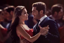 Casal dançando em cena romântica da novela turca Bambaşka Biri