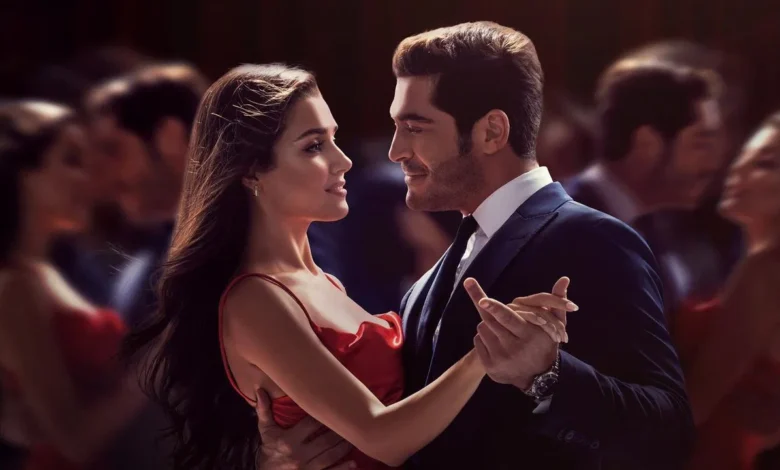 Casal dançando em cena romântica da novela turca Bambaşka Biri