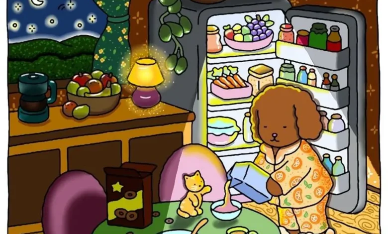 Imagem ilustrada de um cachorro fofinho em pijama, pegando um lanche de um armário com um gato e uma xícara de chá em uma mesa. Detalhes de uma geladeira cheia de alimentos e frutas frescas visíveis ao fundo.