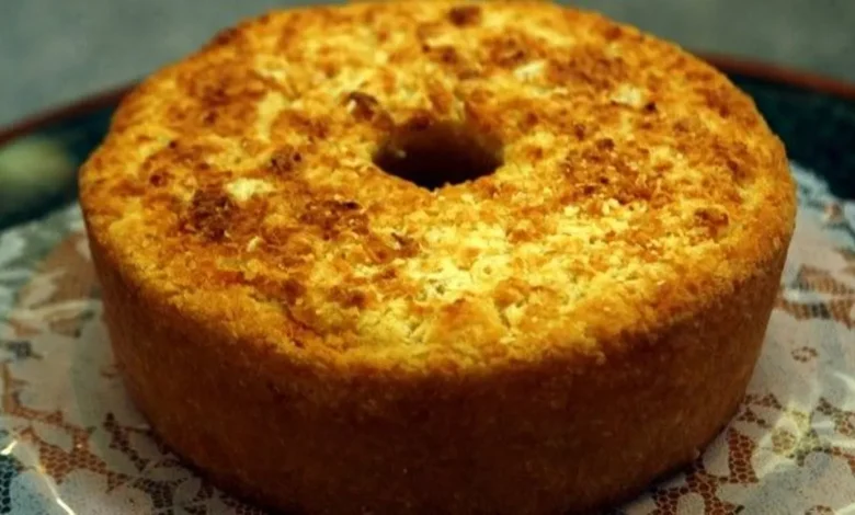 Bolo de aipim com casquinha crocante e interior macio