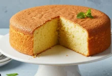 Bolo fofinho com 3 ingredientes, leve e perfeito para o café da tarde.