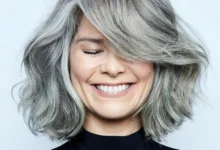Corte moderno de cabelo branco, com textura volumosa e estilo leve, ideal para 2025.