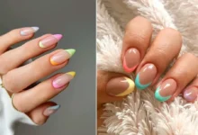 Unhas francesinha com esmalte colorido em tons suaves, mostrando uma tendência moderna e vibrante.