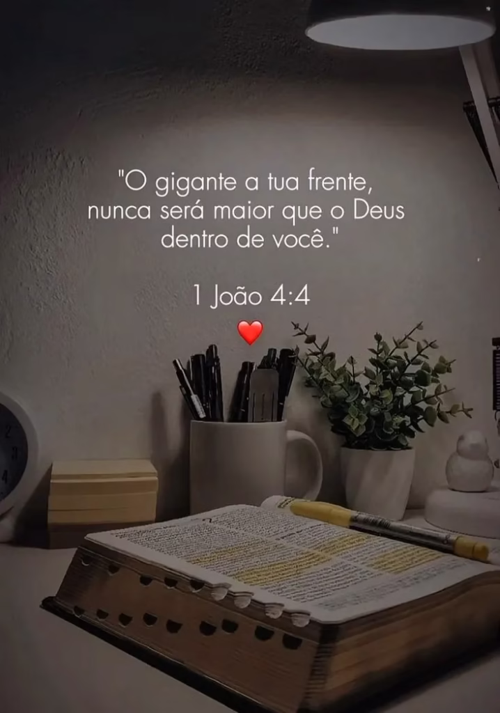 Frase bíblica de 1 João 4:4 sobre a força de Deus em nós