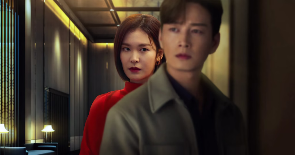 Cena do dorama "Match VIP"com a protagonista observando o ex-marido