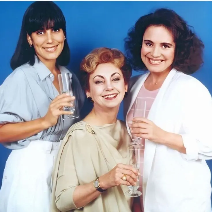 As atrizes da novela Vale Tudo, interpretando personagens icônicas da teledramaturgia brasileira.