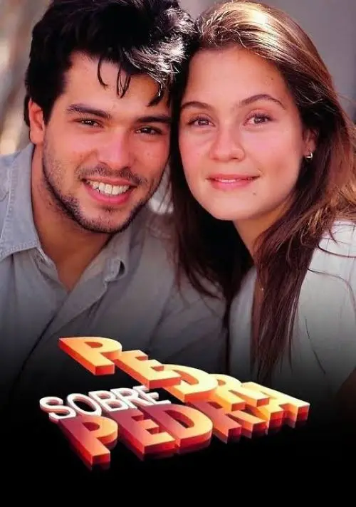 Personagens principais da novela Pedra sobre Pedra, destacando o romance entre as famílias rivais.