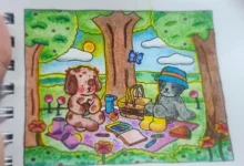 Esta imagem representa dois personagens Bobbie Goods curtindo um piquenique sob o sol em um cenário colorido com árvores, flores, caderno de desenho e lápis espalhados. O céu ao fundo está iluminado e vibrante, transmitindo a sensação de um dia calmo e feliz. Ideal para ilustrar conteúdos sobre pintura emocional com lápis de cor e cenas ao ar livre.
