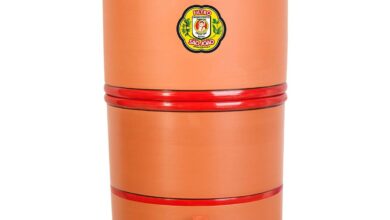 Filtro de barro com torneira, essencial para purificar a água de forma natural.