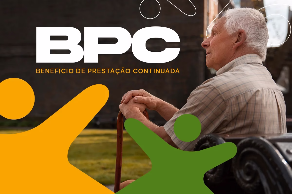 Idoso sentado em banco com bastão, ilustrando os beneficiários do BPC que não precisarão passar por nova perícia médica.