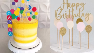 Topos de bolo coloridos feitos com papel fotográfico, offset e glitter, aplicados em bolos decorados.