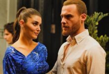 Kerem Bürsin e Hande Erçel juntos durante evento