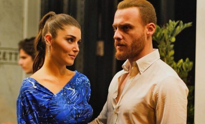 Kerem Bürsin e Hande Erçel juntos durante evento