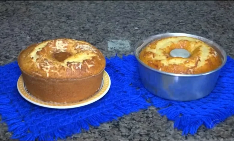 Bolo doce com queijo parmesão, ideal para o café ou lanche da tarde