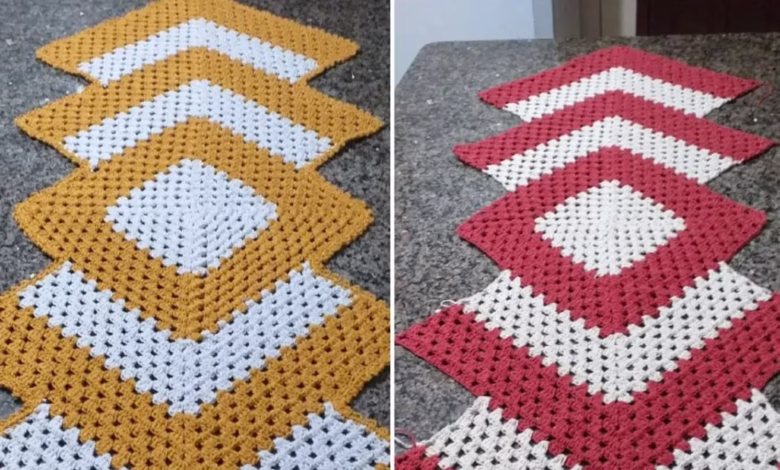 Caminho de mesa de crochê colorido com padrões geométricos