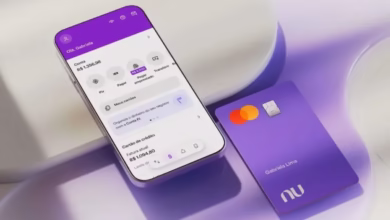 Interface do aplicativo Nubank exibindo saldo e cartão roxo com anúncio de nova função para parcelar boletos