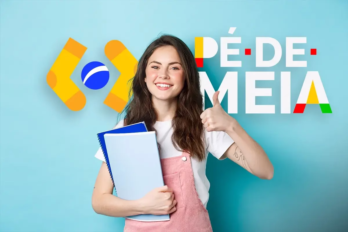 Estudante sorrindo e segurando materiais escolares, simbolizando o pagamento do benefício Pé-de-Meia liberado no dia 1º de agosto.