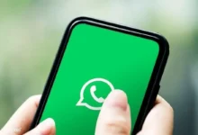 Ícone do WhatsApp em smartphone, representando a lista de celulares que perderão o acesso ao WhatsApp em setembro.