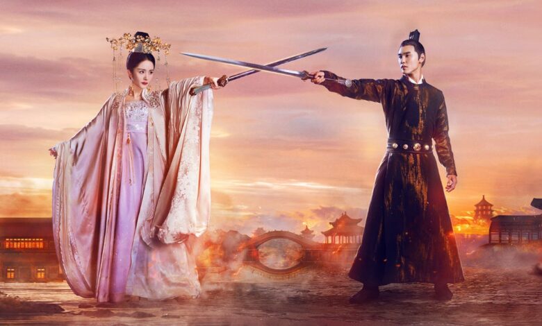 Yang Mi e Ethan Juan, protagonistas do dorama "A Lenda de Fuyao", lutando com espadas em uma cena de fantasia.