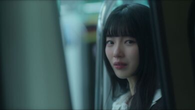 A atriz e cantora sul-coreana Bae Suzy com uma expressão de tristeza e desilusão em uma cena do dorama Doona!.