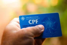 Imagem do novo Cartão Nacional de Saúde com CPF, mostrando a versão atualizada do documento com design moderno.