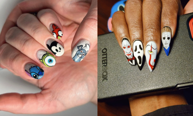 Montagem de duas fotos: na imagem da esquerda, unhas decoradas com personagens de animação, como o monstro Mike Wazowski de "Monstros S.A" e o alienígena Stitch. Na imagem da direita, unhas com personagens de filmes de terror, como o boneco de "Jogos Mortais", a máscara de "Pânico" e o assassino Michael Myers de "Halloween".