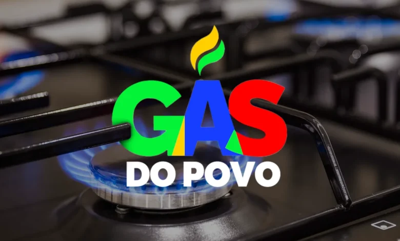 Imagem mostrando fogão com chama azul, com o logotipo do programa 'Gás do Povo' sobreposto.