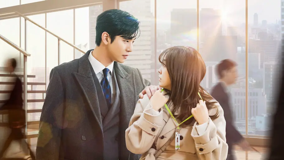 Cena romântica e cômica de 'Pretendente Surpresa' com Shin Ha-ri e seu chefe, criando uma química intensa durante um encontro às cegas.