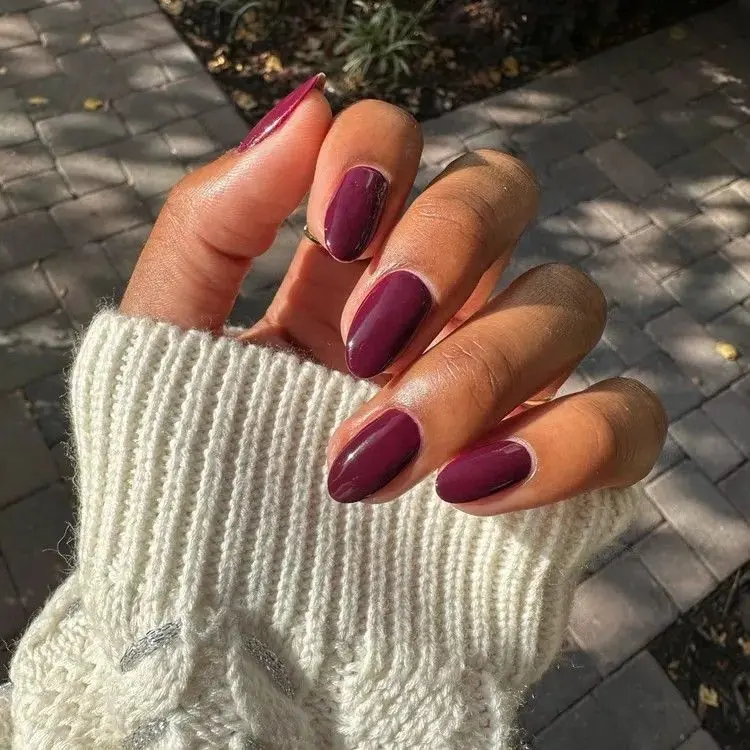 Imagem de esmalte na cor Tom Berry, um tom de rosa vibrante e elegante.