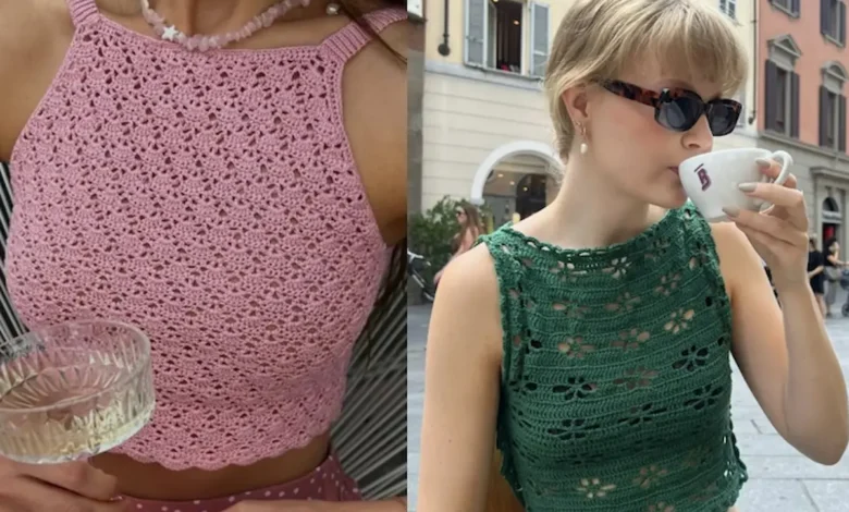 Imagem com duas blusas de crochê leves para a primavera, uma rosa e outra verde, em modelos estilosos e delicados.