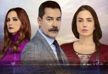 Capa de novela turca com o trio de protagonistas, mostrando um homem de terno e duas mulheres com expressões sérias.