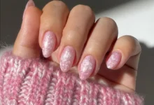 7 ideias de unhas com esmalte perolado que conquistaram o Instagram