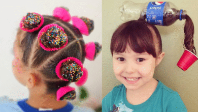 Imagem dupla de cabelo maluco: à esquerda, penteado de mini bolinhos (cupcakes) com granulado; à direita, cabelo com garrafa de refrigerante e copo pendurado, ideias criativas para meninas na escola.