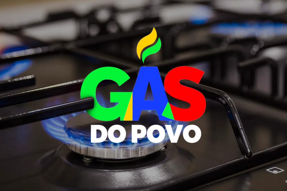 Chama azul acesa de fogão a gás com o logo 'Gás do Povo' sobreposto, representando o novo benefício e como retirar o botijão.
