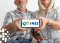 Imagem ilustrativa sobre o INSS, com logo do Instituto Nacional do Seguro Social exibido em um celular.