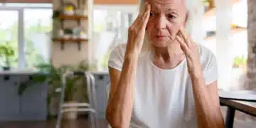 Cérebro ativo após os 70: Desafios e soluções para melhorar a memória.