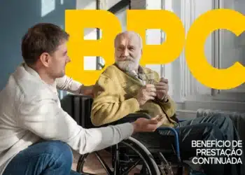 Atenção ao Benefício de Prestação Continuada (BPC), auxílio para idosos e pessoas com deficiência que necessitam de apoio.