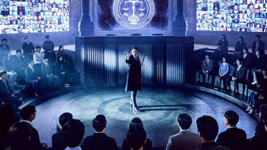 O Juiz do Diabo O juiz Kang Yo Han no centro de um tribunal futurista, rodeado por uma audiência que assiste sua ação implacável e teatral.