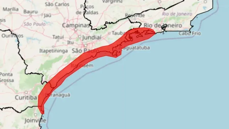 Mapa com área costeira em alerta vermelho por tempestades segundo o Inmet.