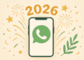 Ilustração de um celular com o logo do WhatsApp e o número 2026 ao fundo