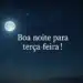 Imagem de uma noite estrelada com a lua, acompanhada de uma mensagem de boa noite para terça-feira, convidando para um descanso com pensamentos positivos.