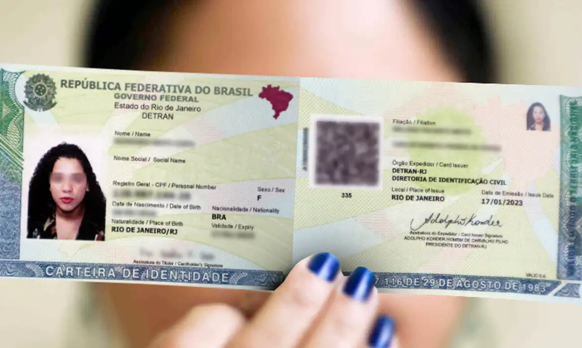 Documento oficial Carteira de Identidade do Rio de Janeiro com foto e dados pessoais, segurando com unhas azuis