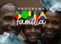 Família sorrindo e notas de 100 reais, com destaque para Bolsa Família tem pagamento cancelado por irregularidades em diversas famílias.
